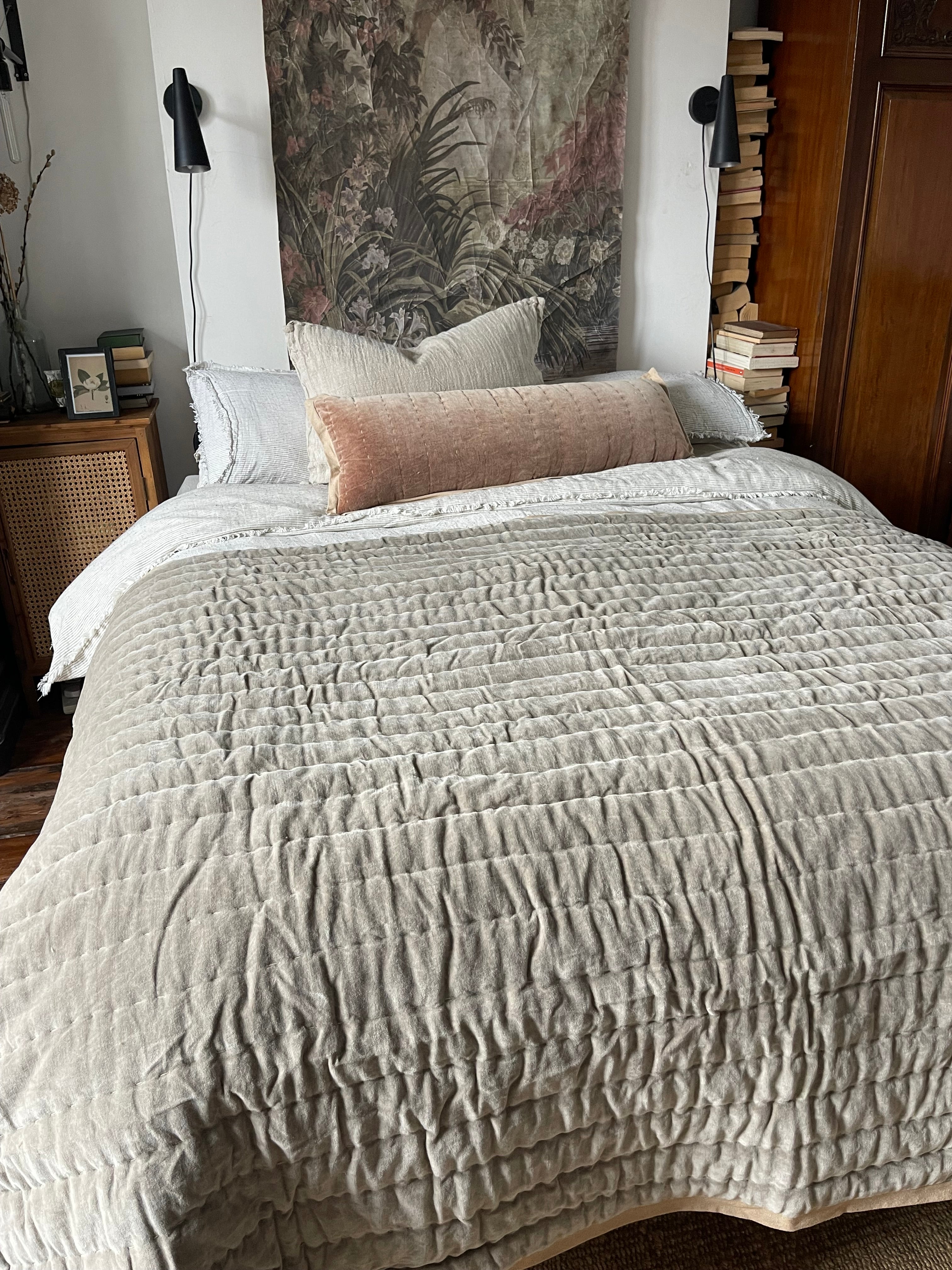 Maitri : Stonewashed Velvet quilt - Cloud