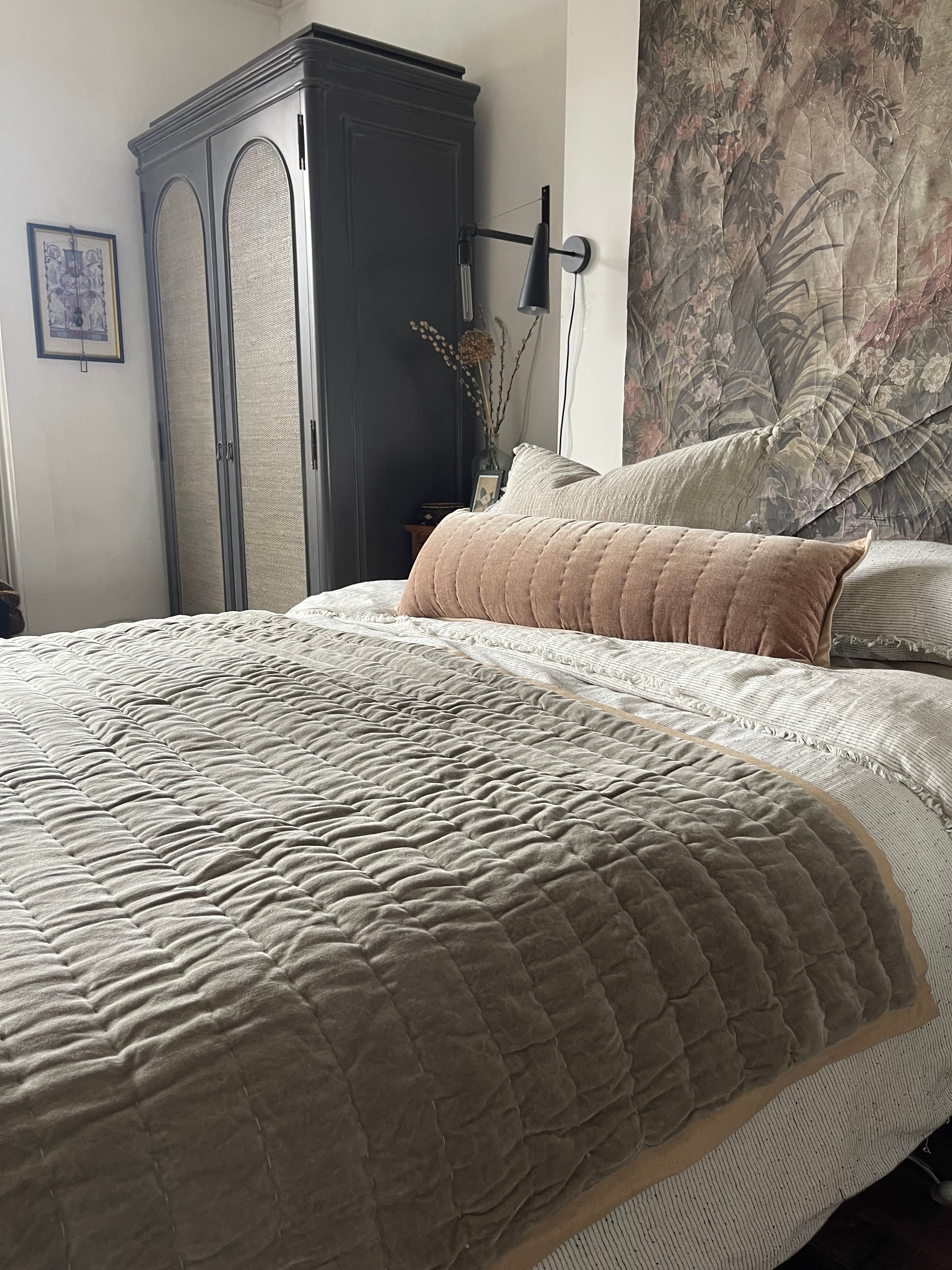 Maitri : Stonewashed Velvet quilt - Cloud